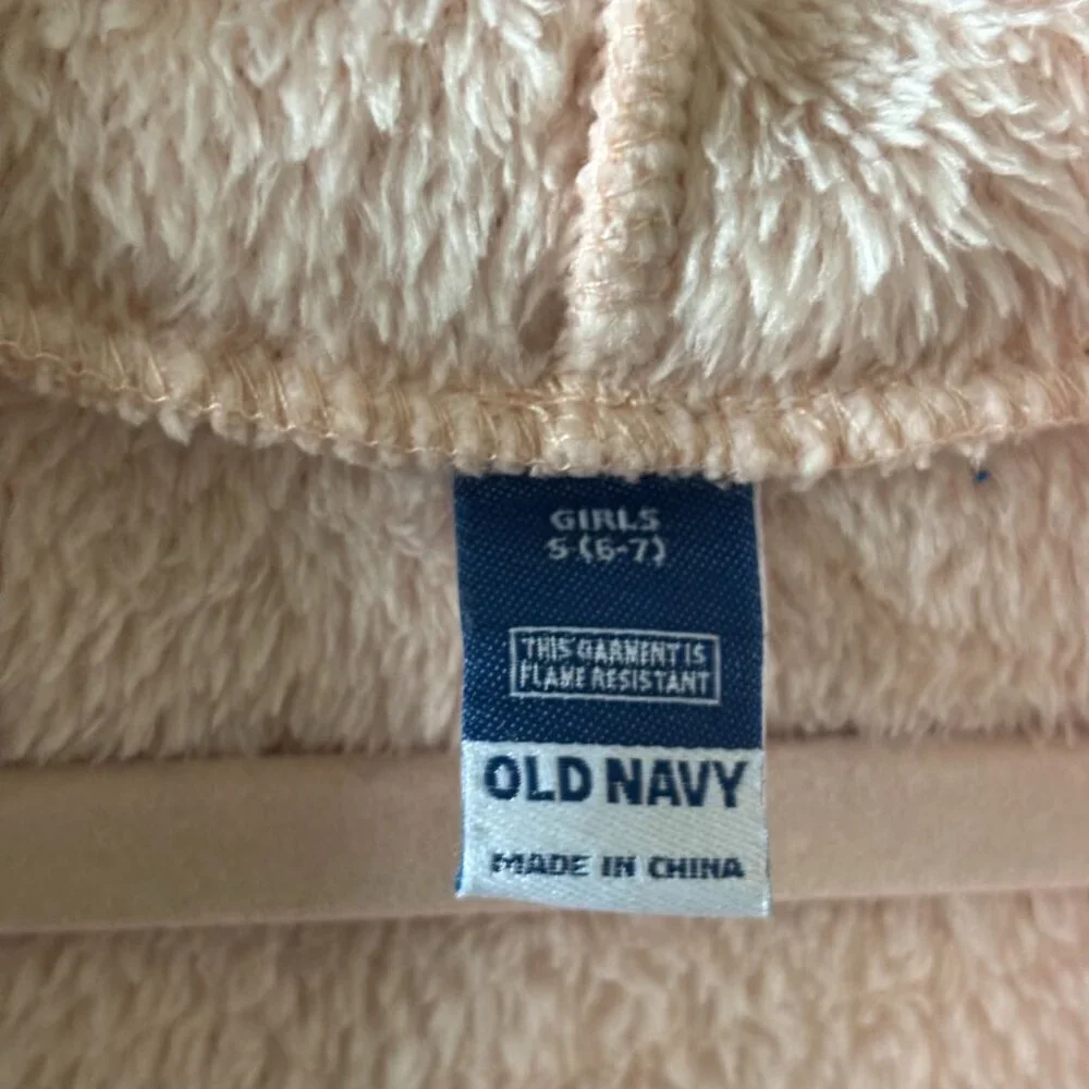 Old navy pink hooded robe in size S (6-7)